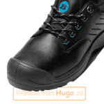 Heren safety schoen, geschikt voor buitenwerk, zwart met blauwe details en stevige zool.