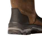 Rempodeel van een leren werkboot met antislip zool voor outdoor activiteiten.