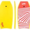 Kleurige yello/yellow surfskate met Yello logo voor buitenplezier en skate-avonturen.