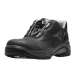 Veiligheidsschoen voor outdoor activiteiten, zwart beschermingsschoen, rugged design, veiligheidssneakers voor buitengebruik, relevante werkschoenen voor buitenplezier.