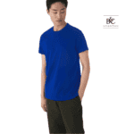 Blauwe casual T-shirt voor heren, comfortabele en stijlvolle basics voor buitenactiviteiten.