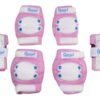 Schutzkleding set voor kinderen, roze en wit met blauwe details, geschikt voor buitensporten.