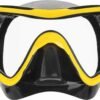 Helm met zwembril, ideaal voor duiken en snorkelen buiten.
