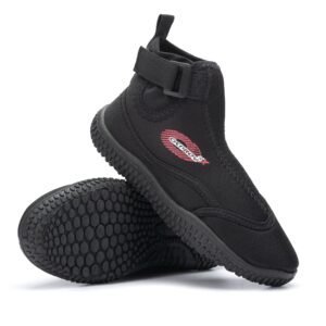 Comfortabele zwarte waterschoenen voor buitenactiviteiten en waterpret.