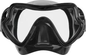 Helm, maskers en snorkel voor buitenactiviteiten.