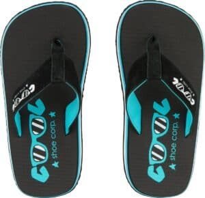 Zwarte en blauwe slippers voor dames of heren, comfortabel en geschikt voor zomerse dagen.