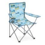 Nederlandse strandstoel met een print van auto's in blauw, geel en wit.