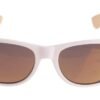 UV-protectieve zonnebril met houten accenten voor heren en dames.