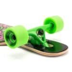 Kleurrijke skateboards en wielen voor buitenplezier, perfect voor iedereen die van skateboarding houdt.