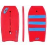 Opblaasbare waterboard met leash in rood en blauw, voor waterplezier en ontspanning.
