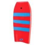 Klein rode en blauwe surfplank voor buitenplezier.