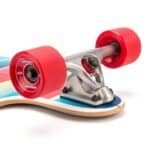 Klein skateboard met rode wielen en zilveren trucks.