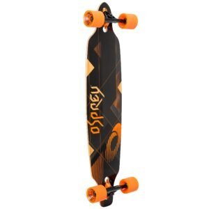Snelle skate met oranje wielen en zwart-oranje ontwerp voor buitenplezier.