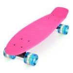 Kleurrijke roze skateboards voor buitenplezier en recreatief skateboarden.
