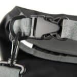 Snelsluitingsysteem voor outdoor accessoires, veilig en stevig bevestigen.