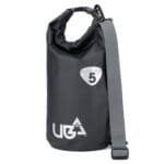 Waterdichte bag voor watersport en outdoor activiteiten, ideaal voor het beschermen van persoonlijke spullen.