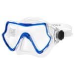 Helmatische snorkelbril met helder glazen en blauwe afdichting, ideaal voor buitenavonturen.