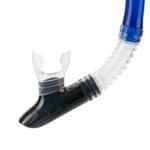 Ademhalingsmasker voor snorkelen, zwart en blauw, met flexibele slang voor onderwater avonturen.