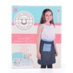 Sewing Bee wrap skirt naaiproject met stoffen, knoop en instructies voor kinderen 6+.