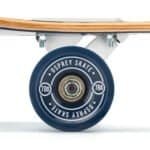 2. Harde skatewiel met Osprey Skate-merk en 70 mm diameter.