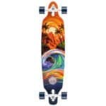 Kleurijke skateboard met tropisch zonsondergang en wave design, ideaal voor buitenplezier.