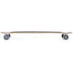 Luxe longboard skateboard met houten deck en luchtbanden.