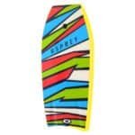 Kleurrijk skateboard met Osprey logo en geometrisch ontwerp, perfect voor buitenplezier.