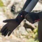 Durable waterdichte fietshandschoenen voor outdoor activiteiten en wintergebruik.