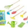 Kleine tuingereedschap set met diverse schopjes, handschoen, waterkan en boodschappentas voor kinderen.