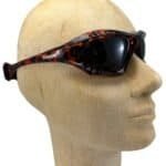 Goggles met zwart en rood patroon voor outdoor sporten en bescherming.