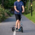 Deelbare scooter voor buiten gebruik, perfect voor reizen en recreatie.