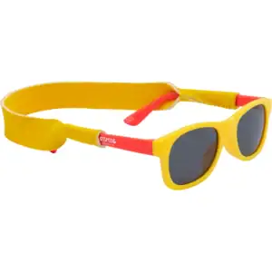 Kleurrijke kindersonnenbril met gele en rode details voor buitenspelen.