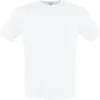 Witte T-shirt voor buitenplezier en skateactiviteiten.