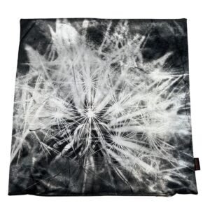 Zwart-wit bloemenprint stof, dandelion ontwerp voor buitenkleding of accessoires.