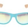 Kleurrijke sunglasses met houten karmaken voor buitenplezier.