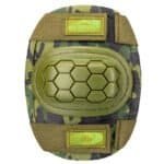 Kleurige skate protector met geometrisch patroon en verstelbare banden.