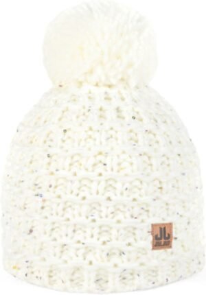 Gebreide witte muts met pompon en gekleurde details.