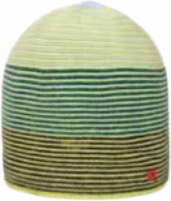Gebreide beanie muts in groen en beige met strepen, voor buitenactiviteiten.
