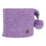 Kleine muts met pompom in zacht lila, perfect voor buitenactiviteiten.