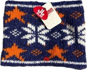 Kleurrijke wollen fleece met sterren patroon, warm en comfortabel voor buitengebruik.
