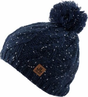 Warm sportieve blauwe gebreide muts met pompom en fleecedetail, ideale accessoire voor buitenactiviteiten.