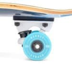 Highkwaliteit skatewielen op een skateboard, perfect voor buitenplezier en tricks.