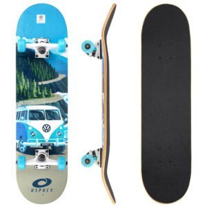 Vintage Volkswagen bus skateboard met kleurrijk bos- en berglandschap ontwerp.