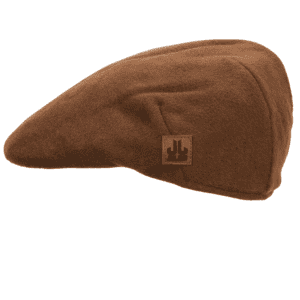 Warm bruine teddy pet met logo, perfect voor buiten en casual dragen.