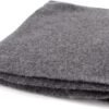 Zwarte wollen sjaal, zacht en warm for outdoor use.