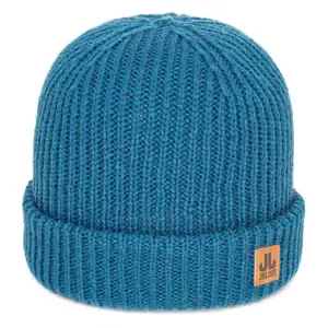 Warm blauwe gebreide muts met opgerolde rand en leren label.