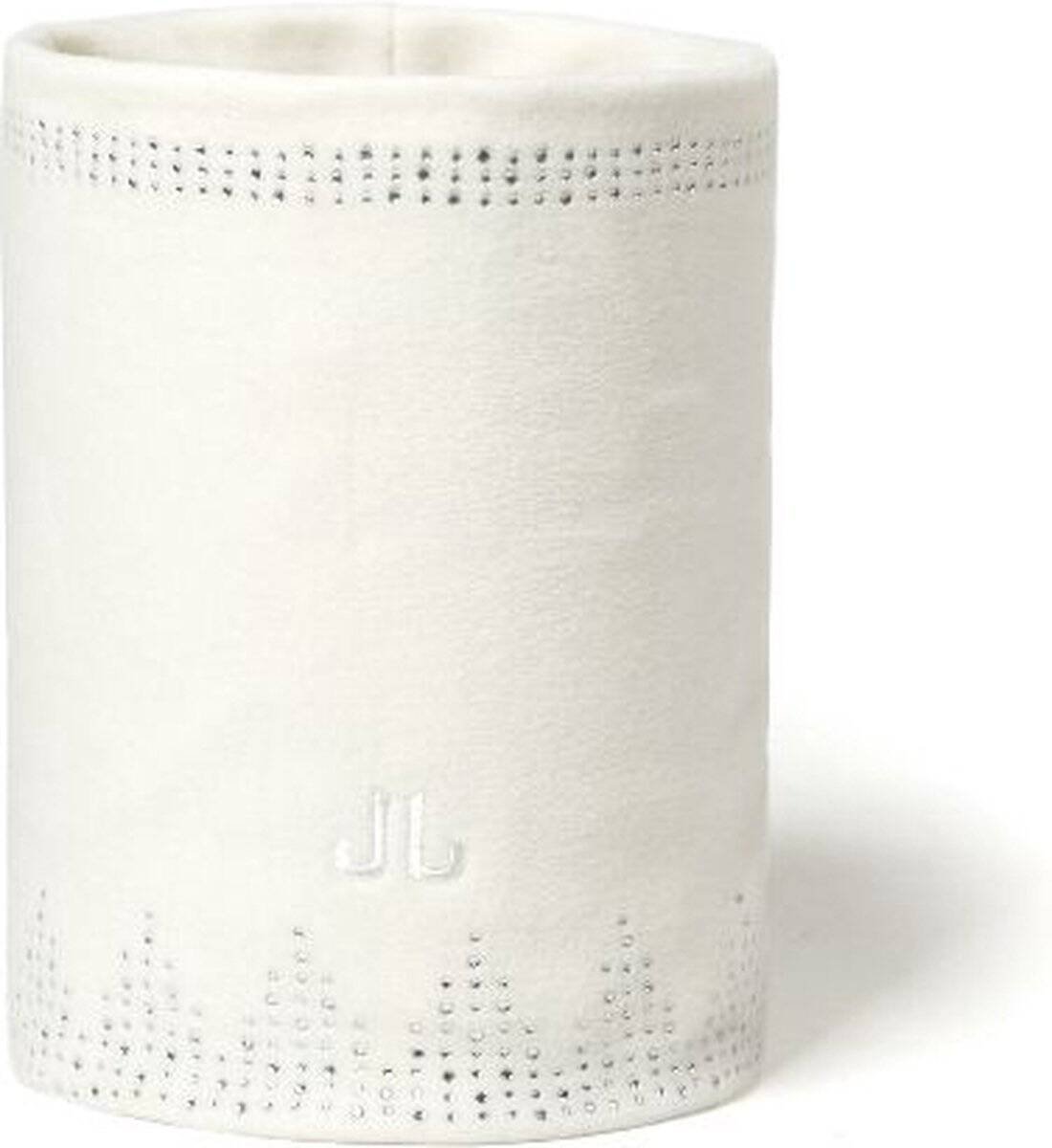 Voorkant van een witte luxe toiletrol met perforaties en embossed merklogo Jil. Geschikt voor een modern toilet.