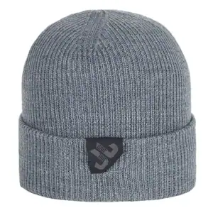 Woolen grijs gebreide muts voor buitengebruik, warm en stijlvol.