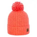 Warm roze gestrikte knit beanie met pompom voor buitenactiviteiten.