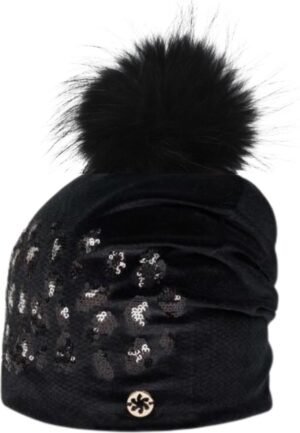 Warme zwarte wintermuts met pluche pompon en glitterdetails.